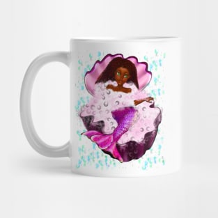 Mermaid spa day in Oyster clam shell 2 - Black anime mermaid in bubble bath. Pretty black girl with Afro hair, green eyes, Cherry pink lips and dark brown skin. Hair love ! Mug